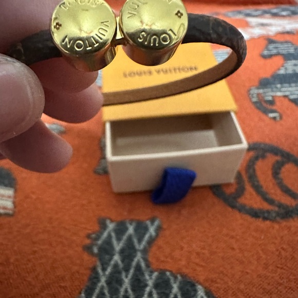 LOUIS VUITTON ❤️🌟 MONOGRAM BRACELET W/ GOLD HARDWARE SNAP CLOSURE⭐️ - Picture 4 of 7